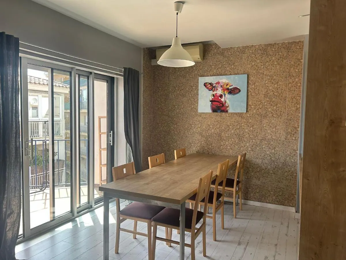 Grand Appartement Proche De La Mer Roses Apartment